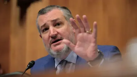 Senator Ted Cruz Likens US Media Regulator to ‘Mobster’ on Jimmy Kimmel Show